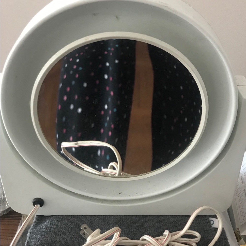 Vintage 1970’s Makeup mirror 2 sided electric beauty Home. Works perfectly.